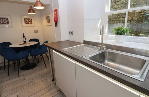 Aysgarth Cottage | BUMBLEBEE COTTAGE, pet friendly, with open fire in Aysgarth