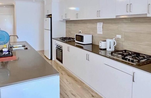 Bundoora House | Bundoora 1 Bedroom with private bathroom