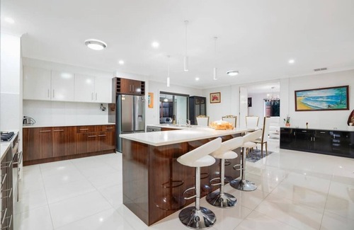 Greensborough House | Bundoora Perfection - Luxury Family Oasis w pool