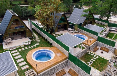 Arifiye House | Bungalov ev sıcak havuz TV,sinema, wi-fi, kahvaltı