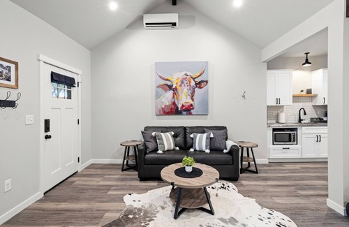 Dennis House | Bungalow 1 @ Barndo Bungalows