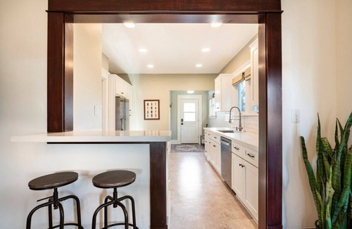 Sehome House | Bungalow 1922 Downtown with sauna, king bed, fast internet, close to WWU