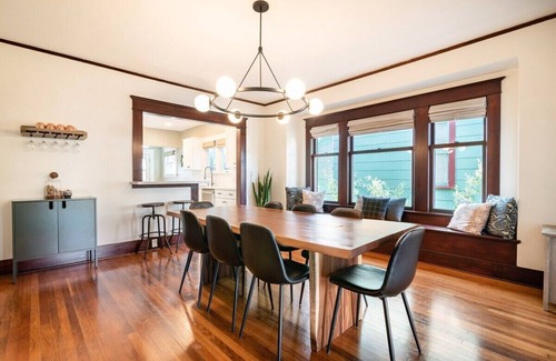 Sehome House | Bungalow 1922 Downtown with sauna, king bed, fast internet, close to WWU