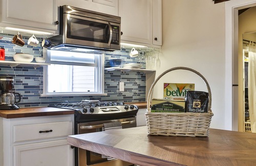 Circle Area Cottage | Bungalow, 2 miles from Beach at Long Beach Casitas
