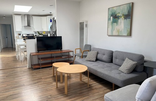 Lawndale House | Bungalow 2bed/2bath in Lawndale