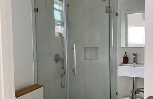 Lawndale House | Bungalow 2bed/2bath in Lawndale