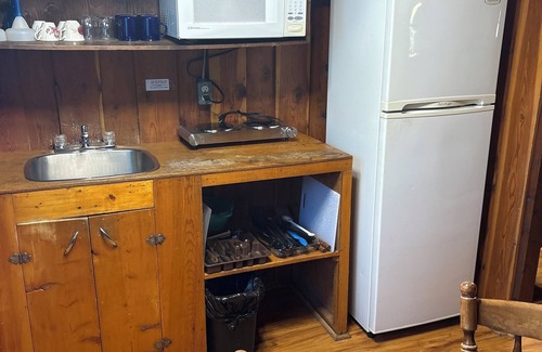 East Kootenay Cabin | Bungalow #4 sleeps 4