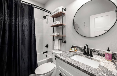 Dennis House | Bungalow 8 @ Barndo Bungalows