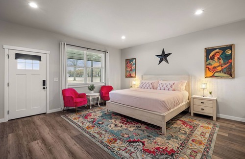 Dennis House | Bungalow 8 @ Barndo Bungalows