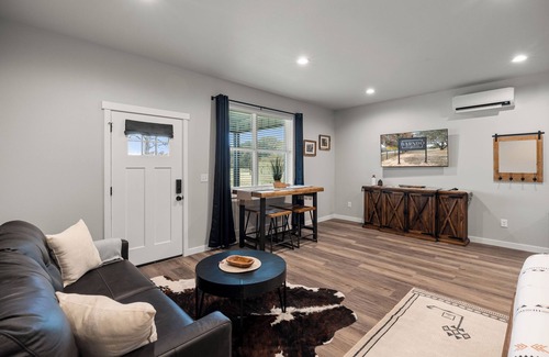 Dennis House | Bungalow 9 @ Barndo Bungalows