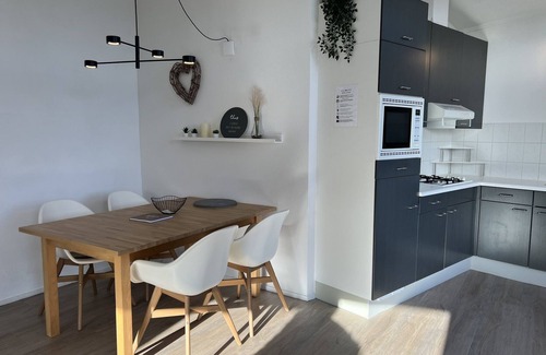 Lemmer House | Bungalow aan het Water met Aanlegsteiger. Huisdier Vriendelijk
