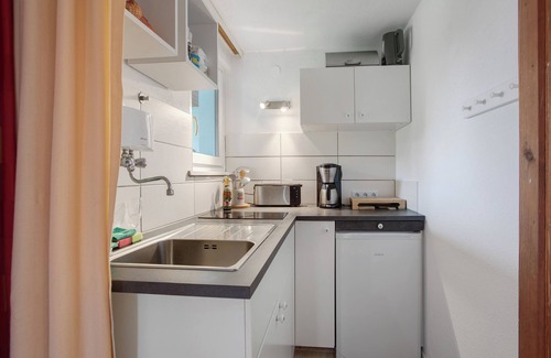 Grafenhausen House | Bungalow 'Angela' with Private Terrace, Shared Garden and Wi-Fi