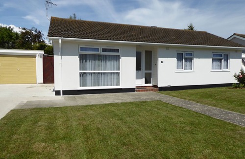 Burmarsh House | Bungalow between main road & dog friendly sandy beach with footpath to seawall