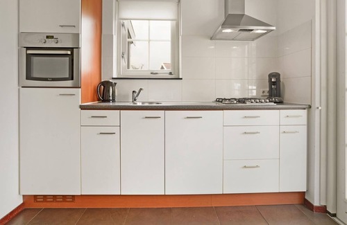 Municipality of Nissewaard House | Bungalow by Water with Sauna in South Holland