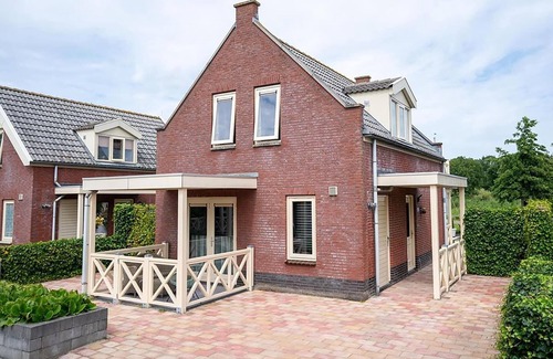 Municipality of Nissewaard House | Bungalow by Water near Rotterdam and Zeeland