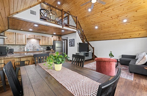 Pickens Cabin | Bungalow Cabin | Riverfront | Kayaks | Stargazing