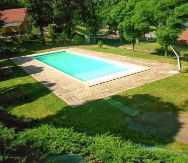 Rochechouart House | Bungalow charmant à Rochechouart avec vue sur lac