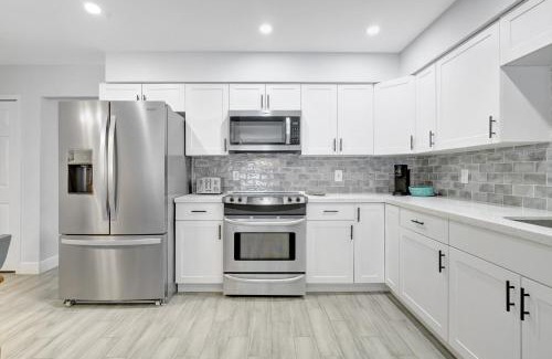 Central Naples House | Bungalow Close to Naples Beaches