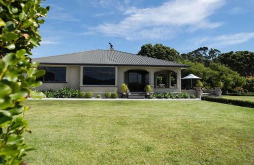 Pitone House | Bungalow Coastal Retreat and Terrace Studios