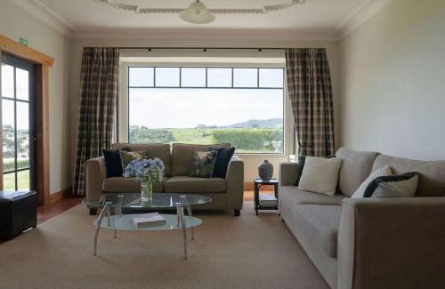 Pitone House | Bungalow Coastal Retreat - large luxury homestead