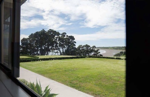 Pitone House | Bungalow Coastal Retreat - large luxury homestead