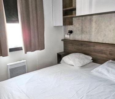 Canet-Plage House | Bungalow cosy à Canet-en-Roussillon avec piscine partagée