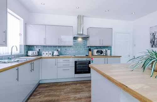 Padeswood House | Bungalow/detached/Spacious/pool table/Driveway