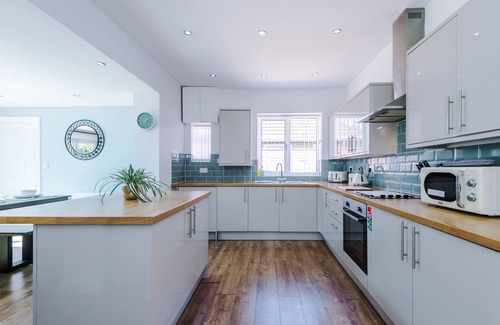 Padeswood House | Bungalow/detached/Spacious/pool table/Driveway