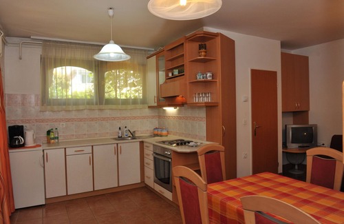 Ljubljana House | Bungalow family apartment SABINA with garden, free AC, Wi-Fi and parking