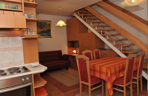 Ljubljana House | Bungalow family apartment SABINA with garden, free AC, Wi-Fi and parking