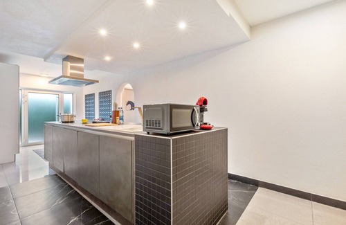 Leonberg House | Bungalow 'Ferienwohnung Gerlingerhöhe' with Private Terrace and Wi-Fi