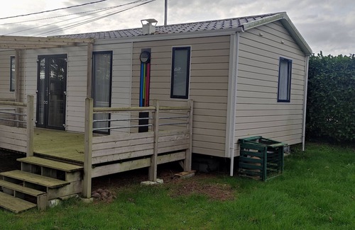 Saint-Michel-en-Greve House | Bungalow 5 minutes from the sea in a family campsite close to all amenities, a
