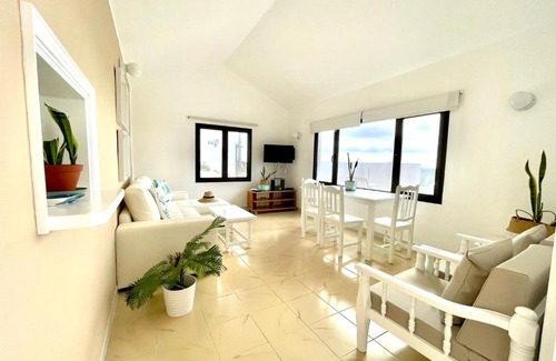 Charco del Palo Apartment | Bungalow FreeWifi, facing the ocean, nearby beach, Charco del Palo