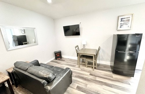 West San Antonio Apartment | Bungalow-Fully Loaded, Lackland AFB, Sea World