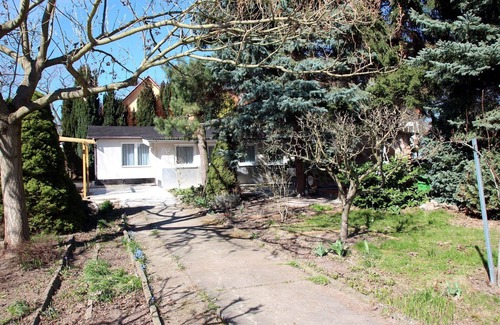 Marzahn-Hellersdorf House | Bungalow Gartenidyll, Berlin