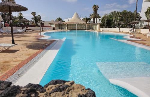 Costa Teguise Apartment | Bungalow GOA Pool view, Playa Roca residence sea front access - Free AC - Wifi
