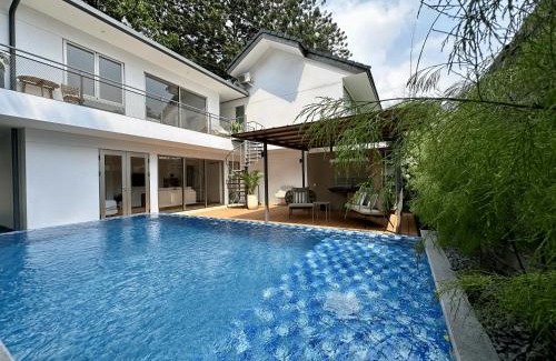 Hegarmanah Bed & Breakfast | Bungalow Homes