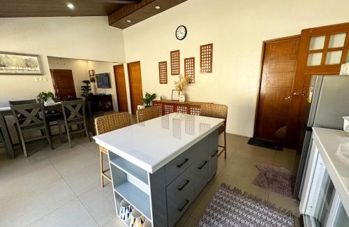 Amadeo House | Bungalow House with Pool and Jacuzzi near Tagaytay City