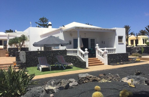 Charco del Palo House | Bungalow in a dream location 100 meters to the sea