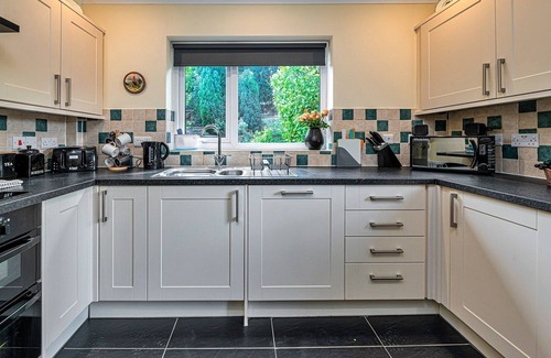 Dyserth Cottage | Bungalow in Dyserth with Hot Tub & Waterfall