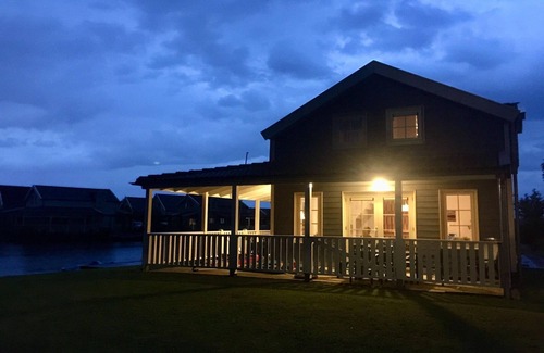 Municipality of Nissewaard House | Bungalow in Holland by Water with Sauna