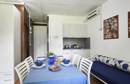 Baia Domizia House | Bungalow in legno by Interhome