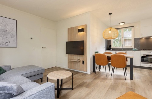 Vlierden House | Bungalow in Park De Peel - Car-Free Retreat