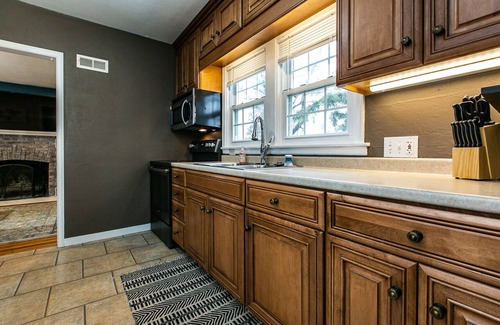 Shullsburg House | Bungalow in the Burg - 1 block from downtown
