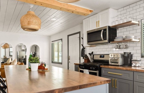 Big Bear Lake Apartment | Bungalow in the Pines + Close 2 Lake and Village!