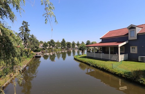 Municipality of Nissewaard House | Bungalow in Zuytland Buiten with Fishing Platform