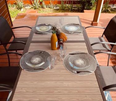 Etang Sale Les Bains Apartment | Bungalow Jacuzzi - Pieds dans l'eau