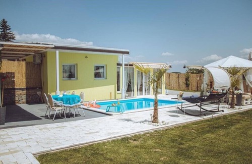 Stari Banovci House | Bungalow Lux