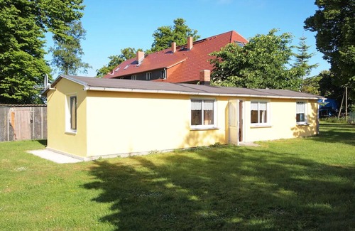 Altenkirchen Apartment | Bungalow - Meerzauber. Gutshaus Reidervitz, Großer Lindengartenarten