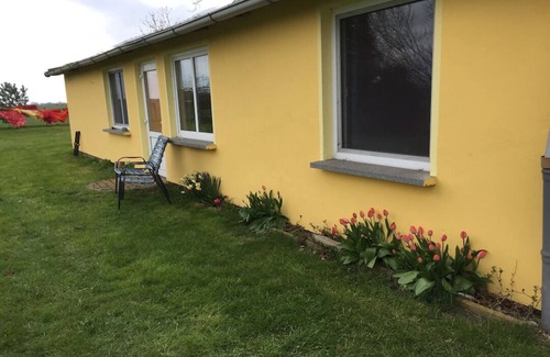 Altenkirchen Apartment | Bungalow - Meerzauber. Gutshaus Reidervitz, Großer Lindengartenarten